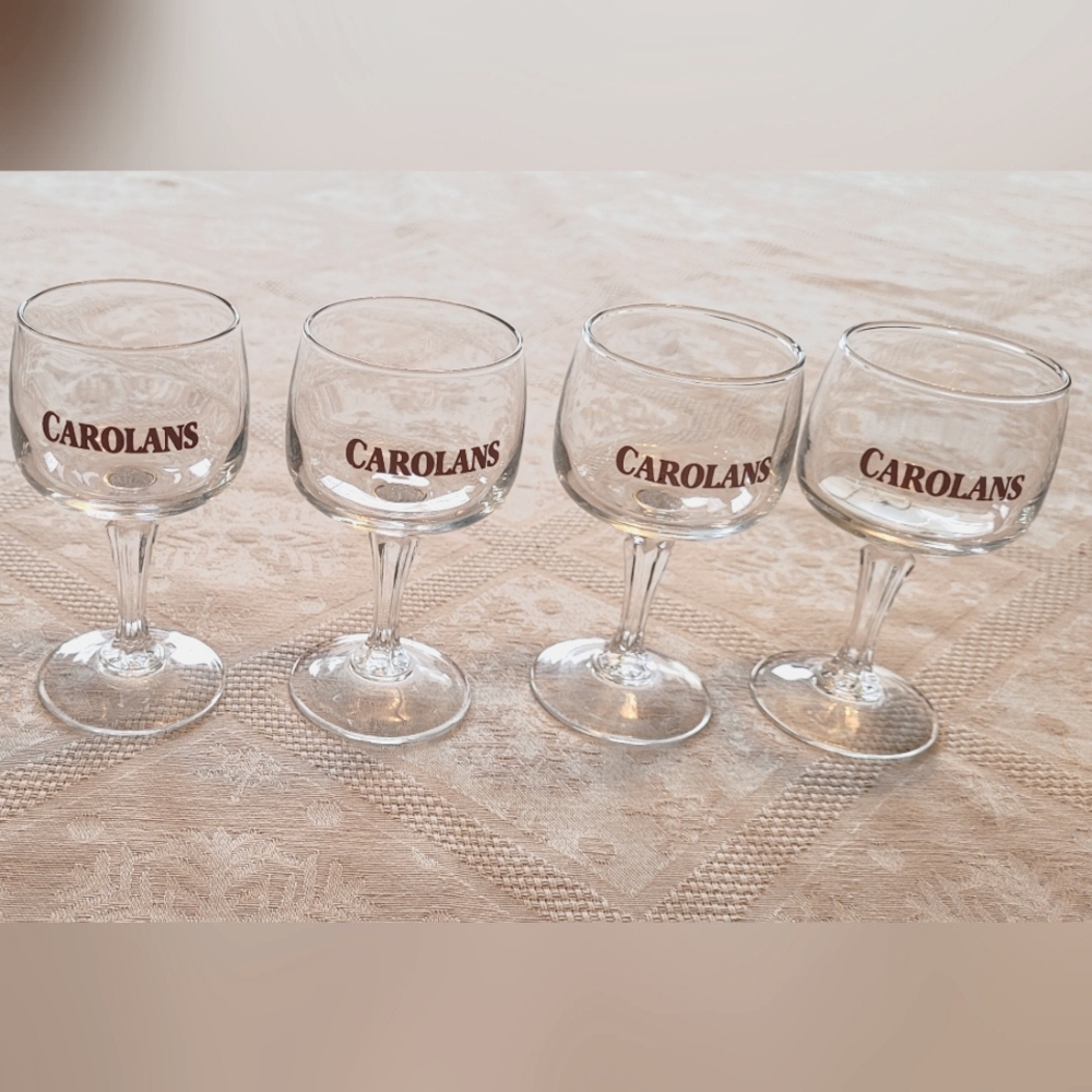 💚 A set of four Carolyn's Irish Cream glasses